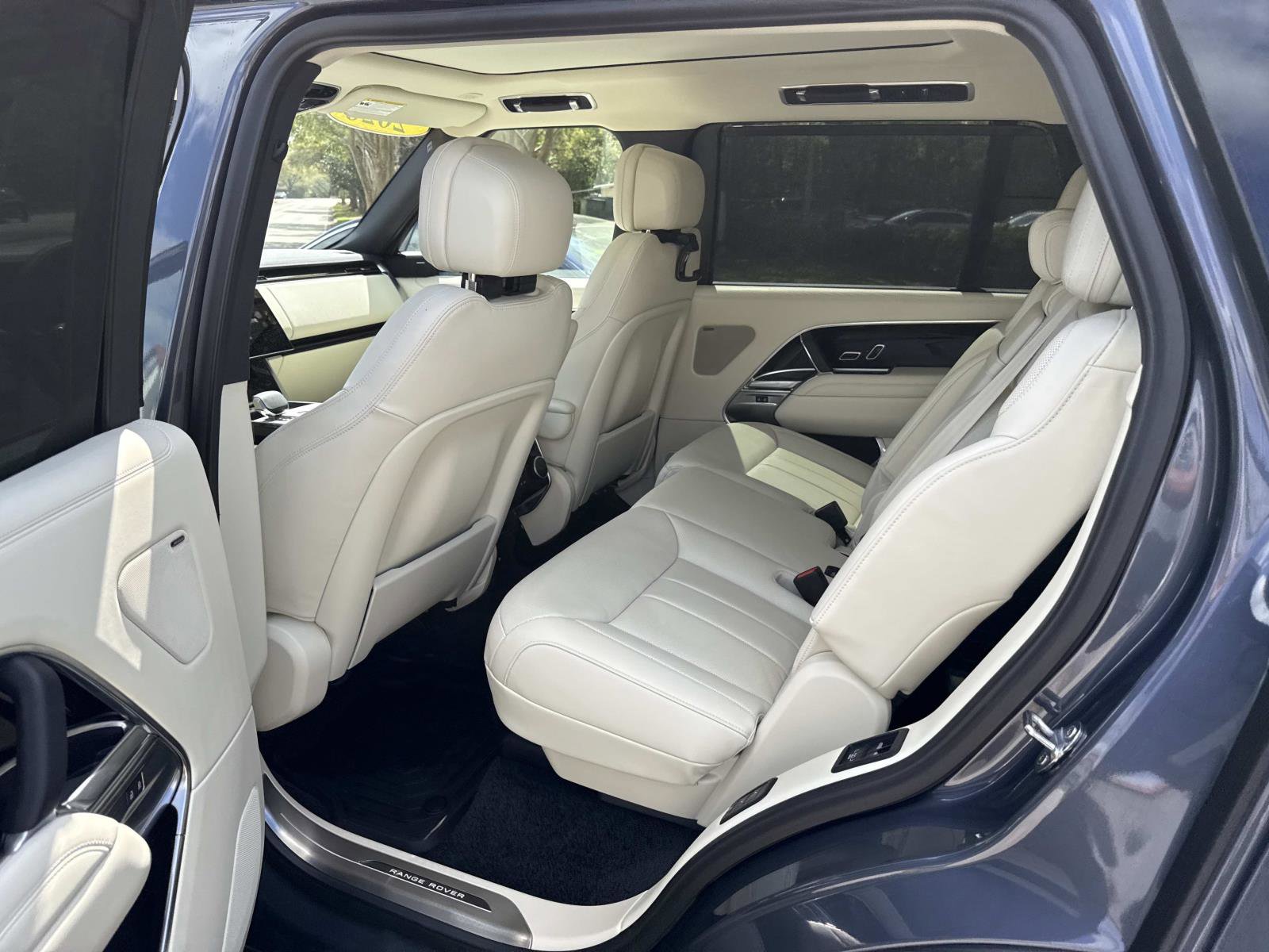 Used 2026 Land Rover Range Rover Long Wheelbase SE image 13