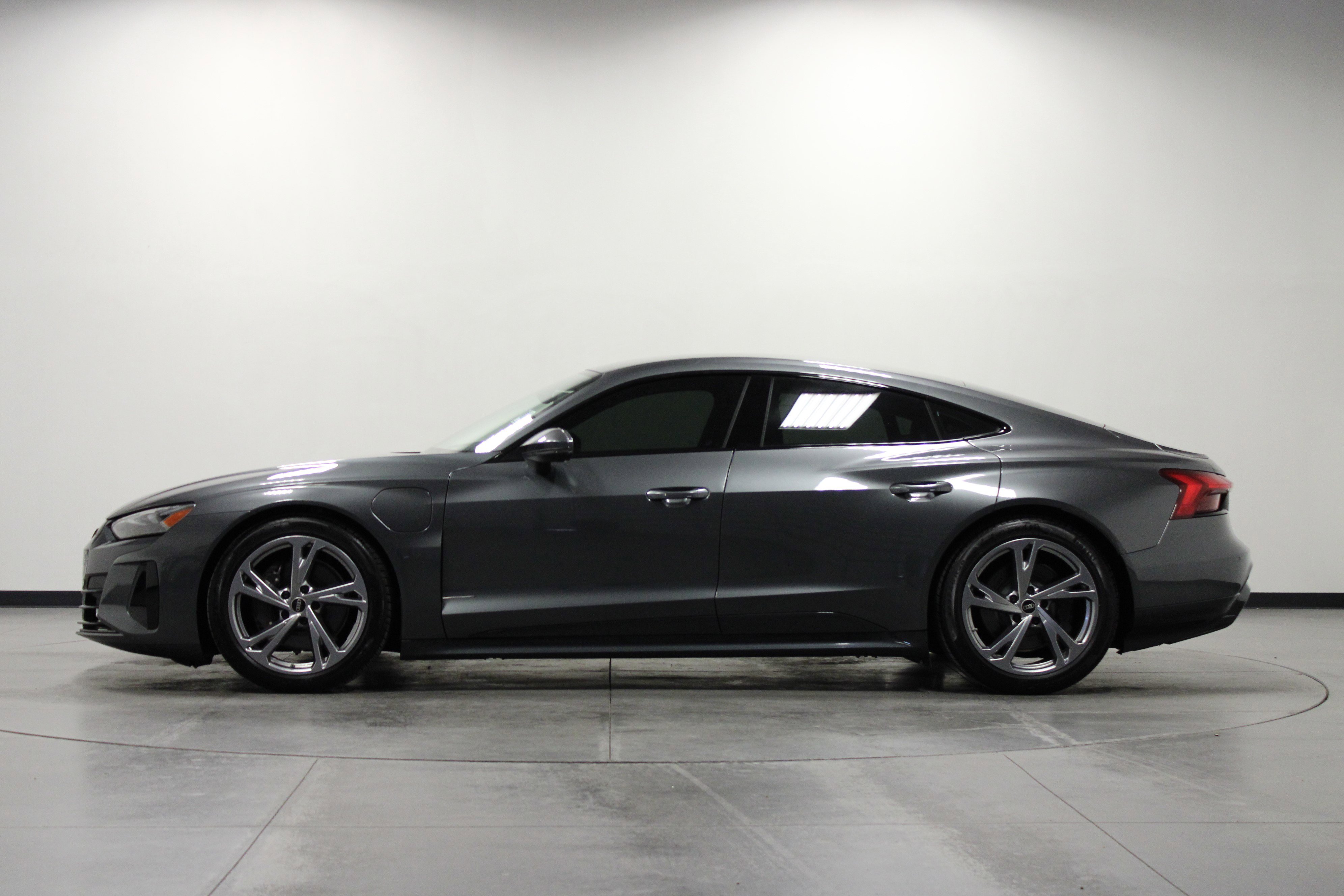 Used 2023 Audi e-tron GT Premium Plus image 7