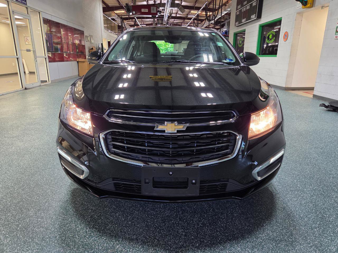Used 2015 Chevrolet Cruze LT FWD image 2