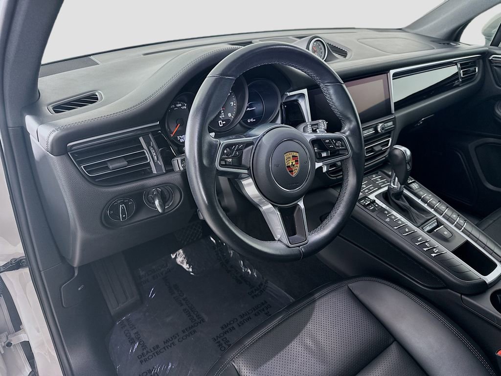 Certified 2021 Porsche Macan image 4