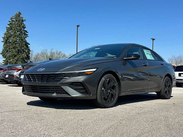 Used 2026 Hyundai Elantra Sport FWD image 2
