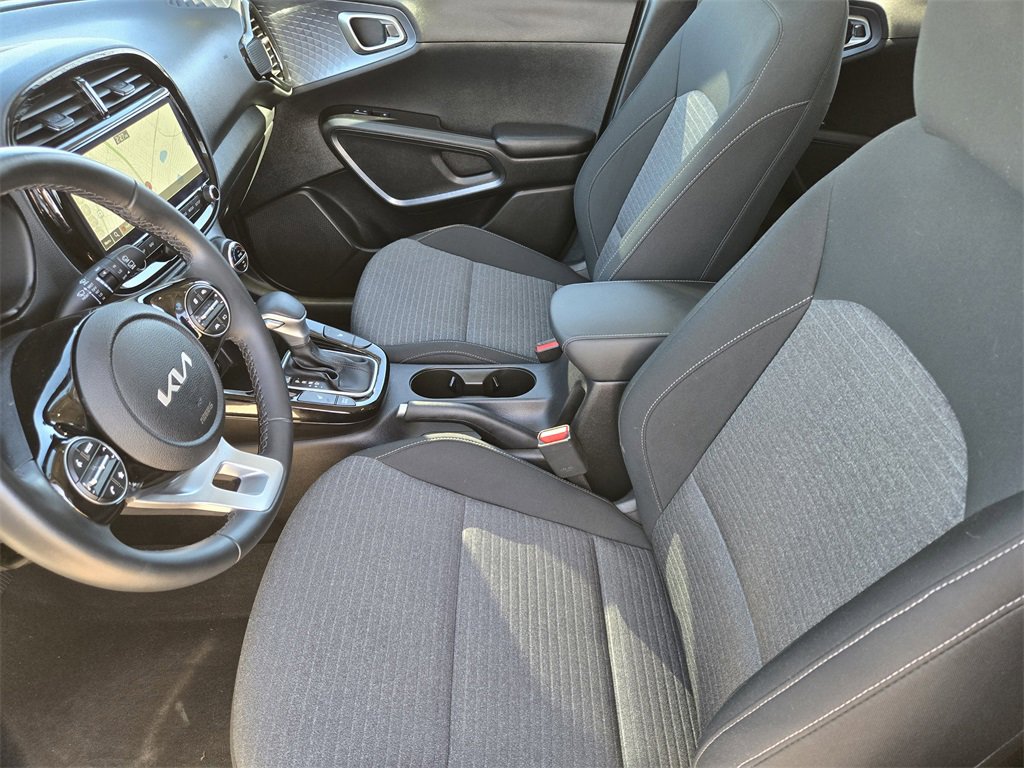 Certified 2025 Kia Soul EX image 18