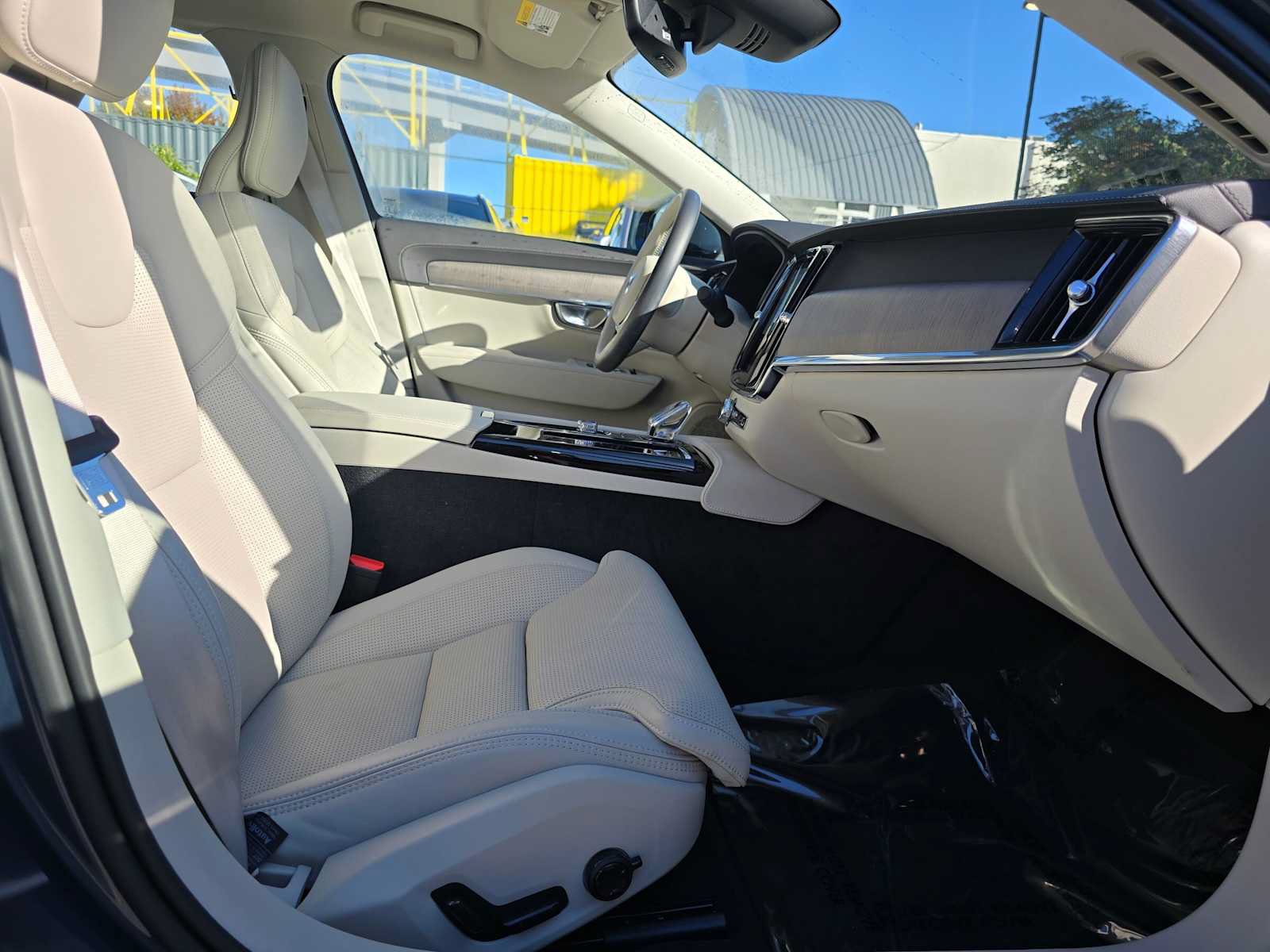Certified 2024 Volvo S90 T8 Ultimate AWD/4WD image 11