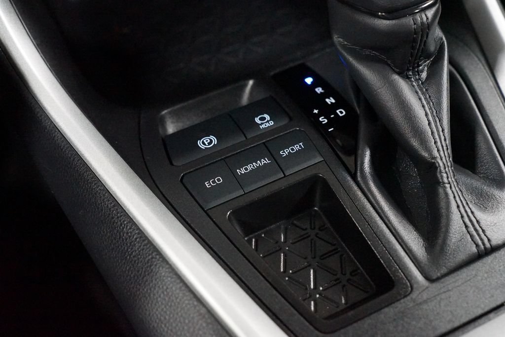 Certified 2025 Toyota RAV4 XLE FWD image 22