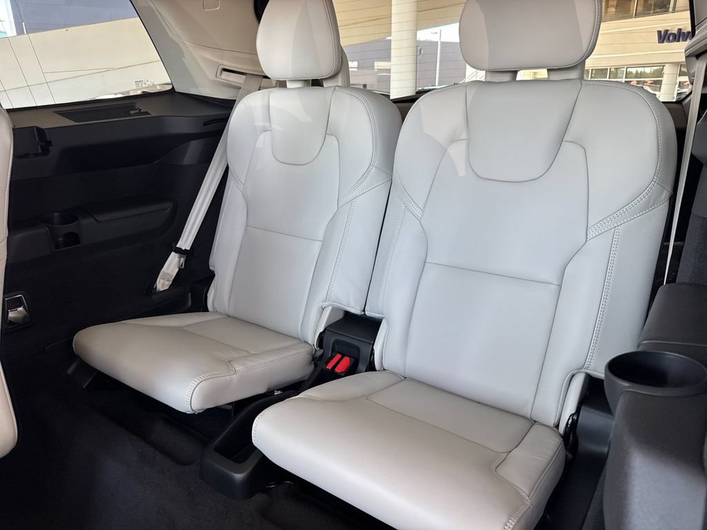 New 2026 Volvo XC90 T8 Ultra w/ Protection Package Premier AWD/4WD image 14