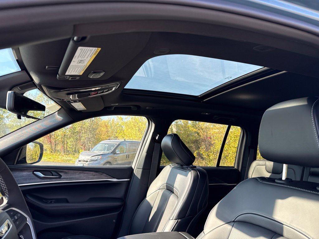 New 2027 Jeep Grand Cherokee Limited AWD/4WD image 26