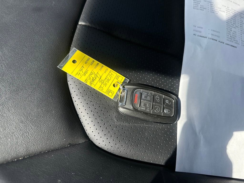 Used 2025 Chrysler Pacifica Select image 46