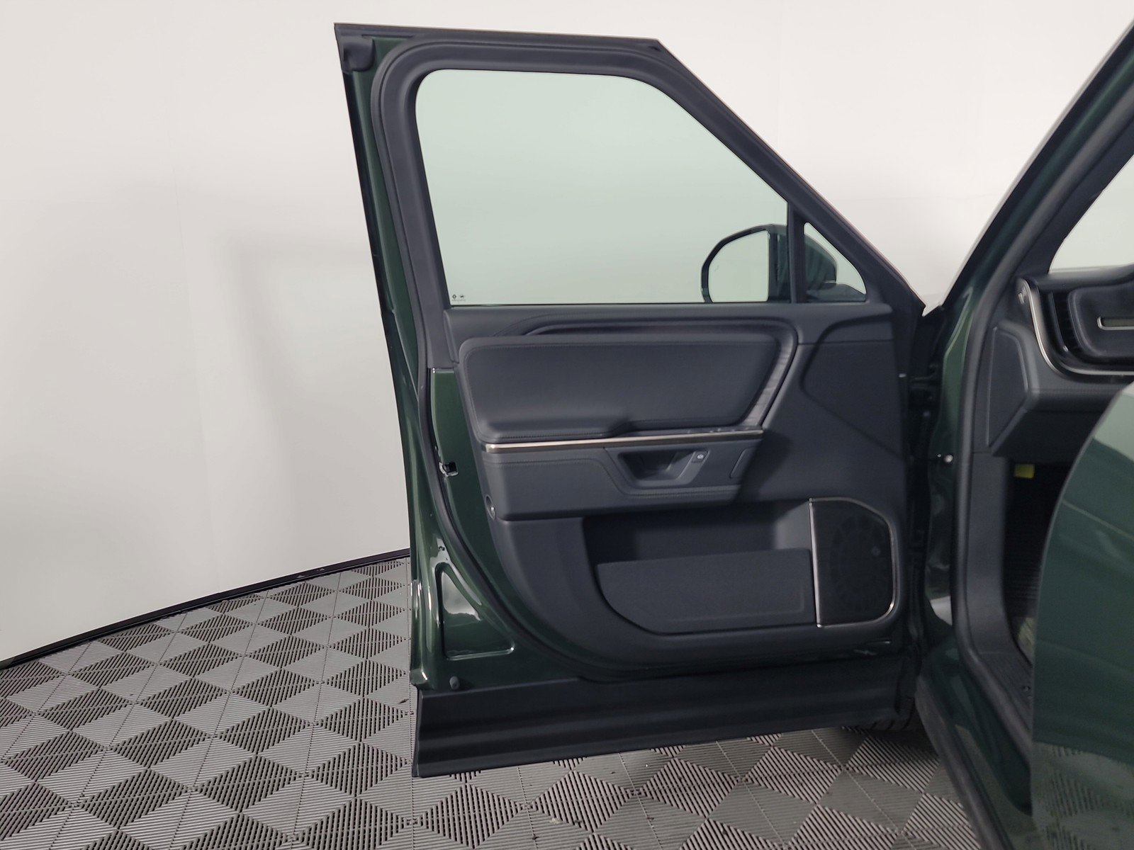 Used 2025 Rivian R1T Adventure image 16