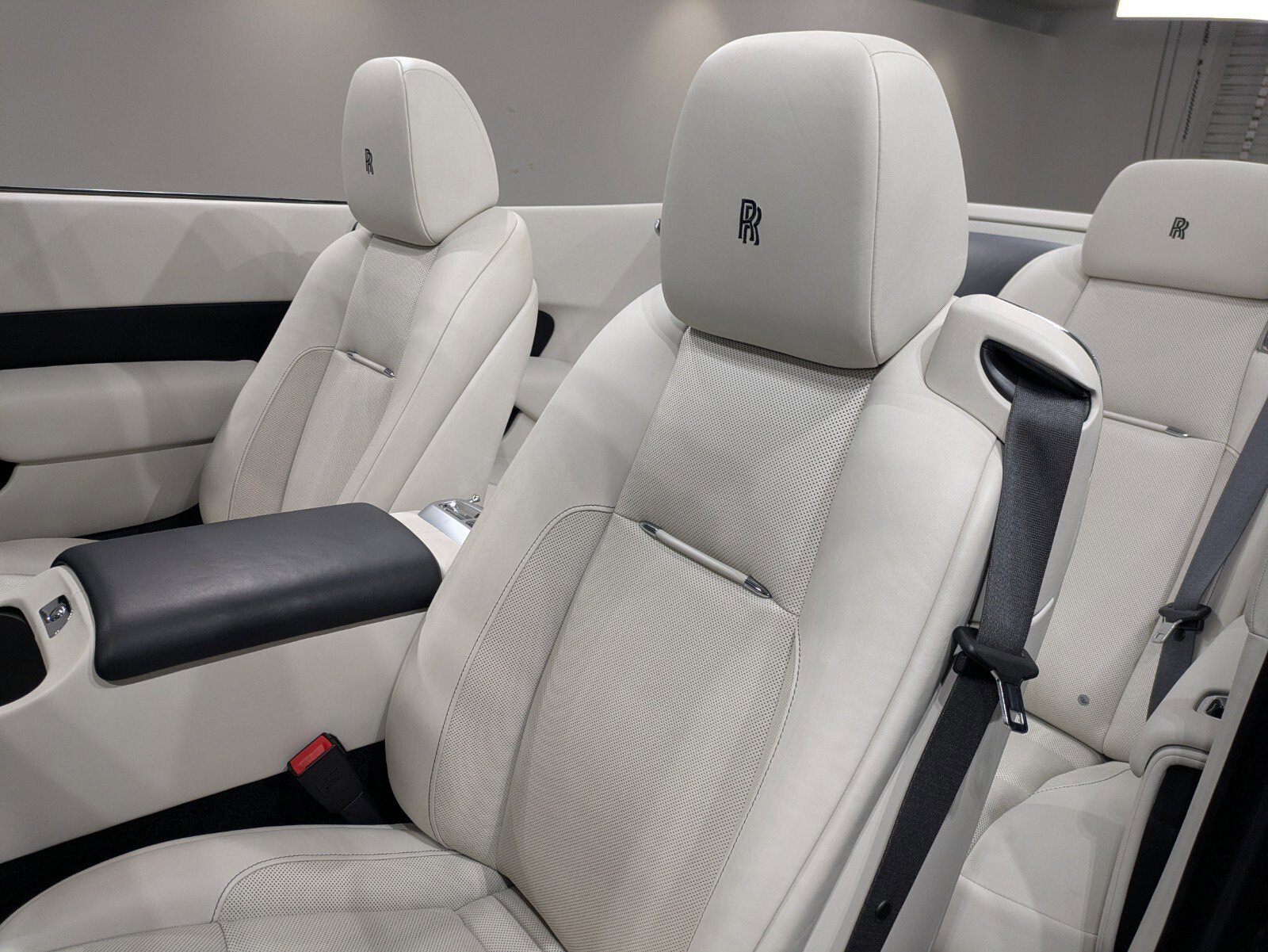 Used 2019 Rolls-Royce Dawn image 8