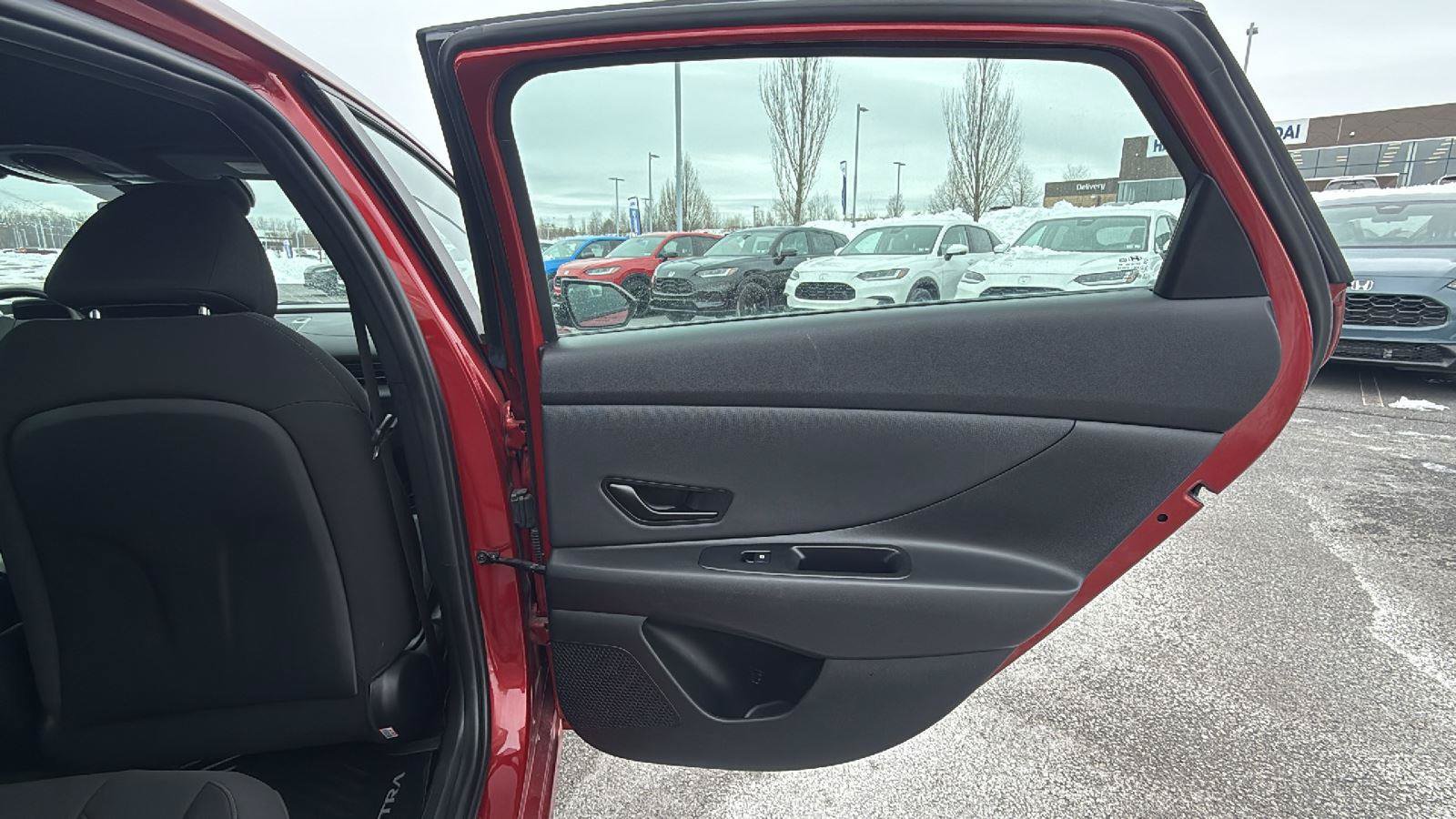 Used 2025 Hyundai Elantra Sport FWD image 18