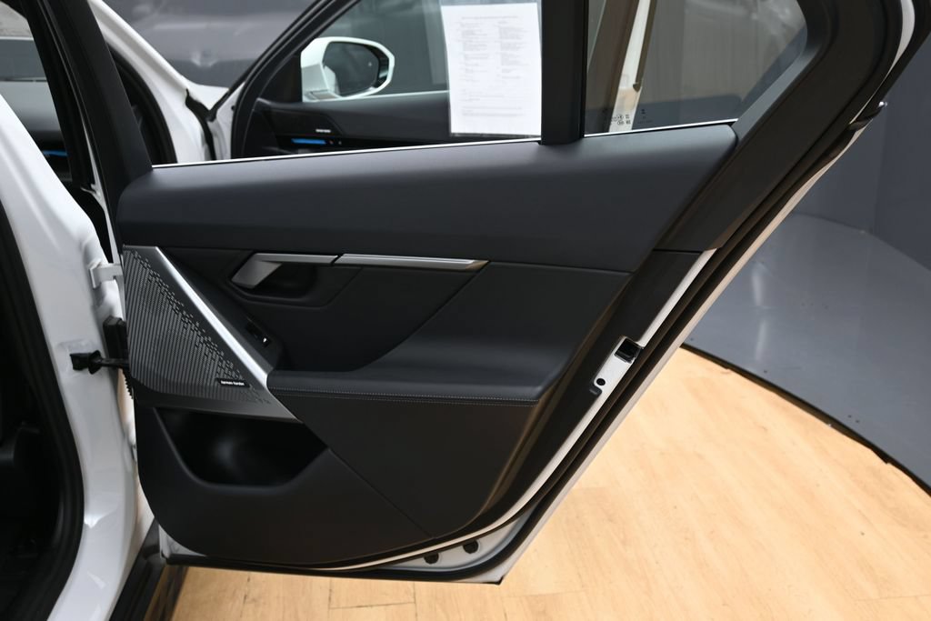 Used 2025 BMW 530i RWD image 40