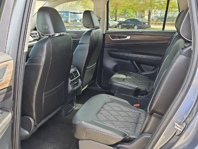 Used 2024 Volkswagen Atlas SEL Premium R-Line AWD/4WD image 17