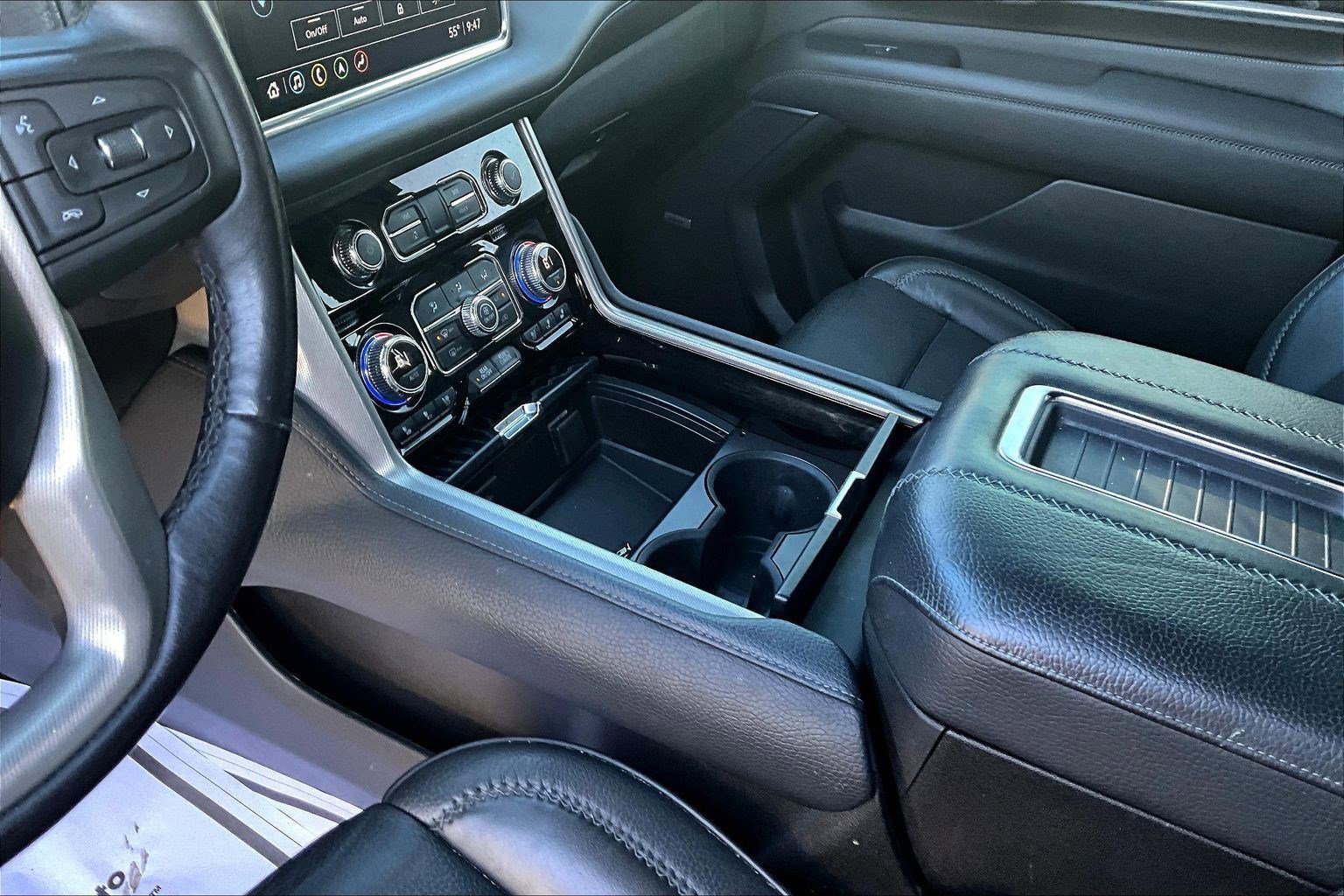 Used 2021 GMC Yukon XL Denali w/ Denali Premium Package AWD/4WD image 18
