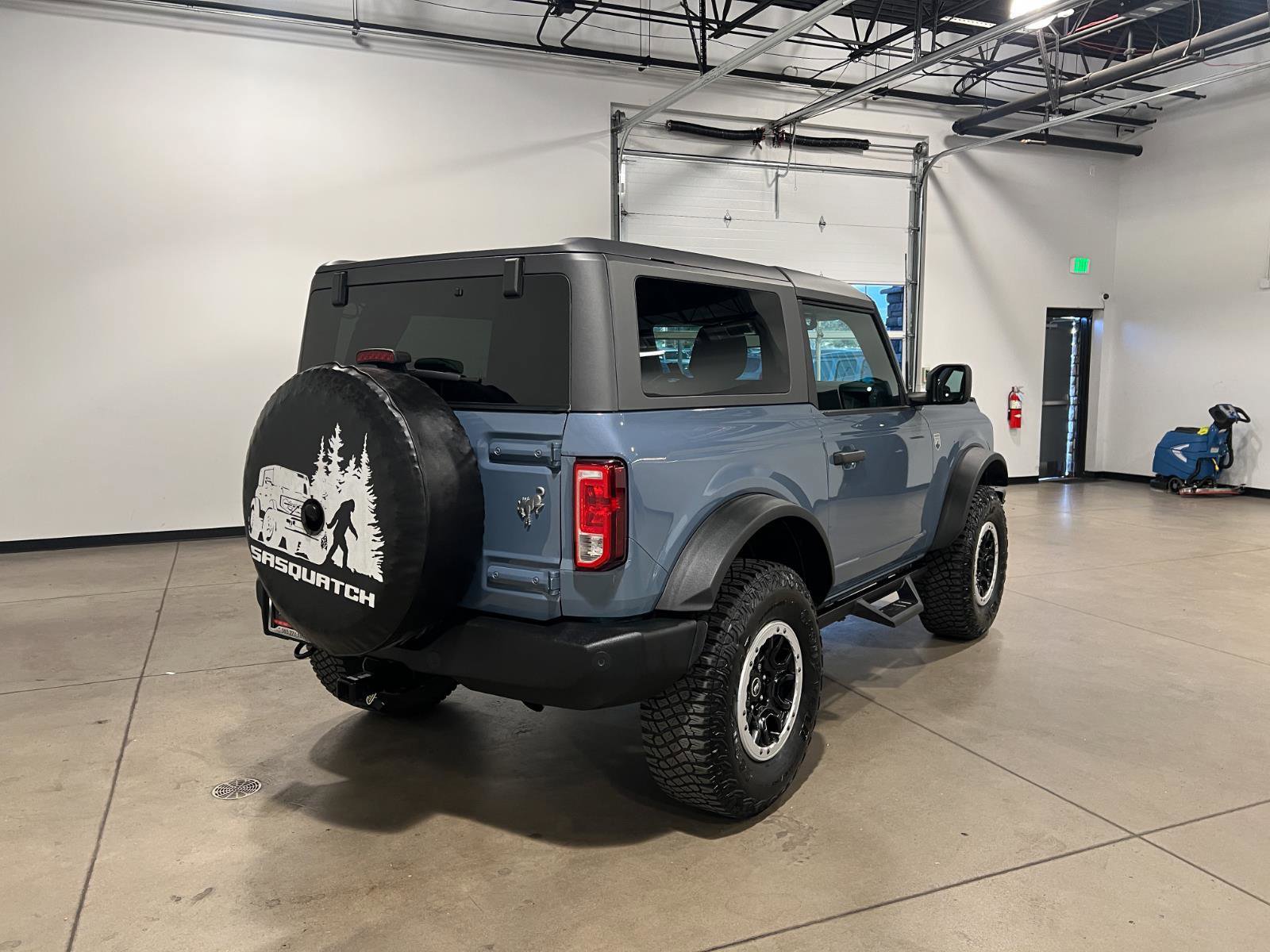 Used 2023 Ford Bronco Big Bend w/ Sasquatch Package image 3