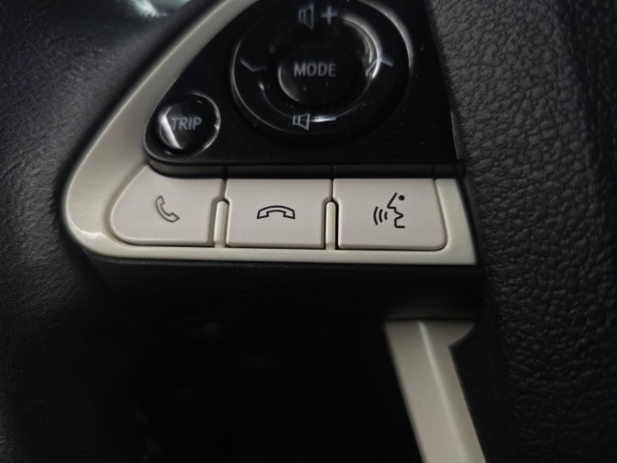 Used 2017 Toyota Prius Prime Premium FWD image 23