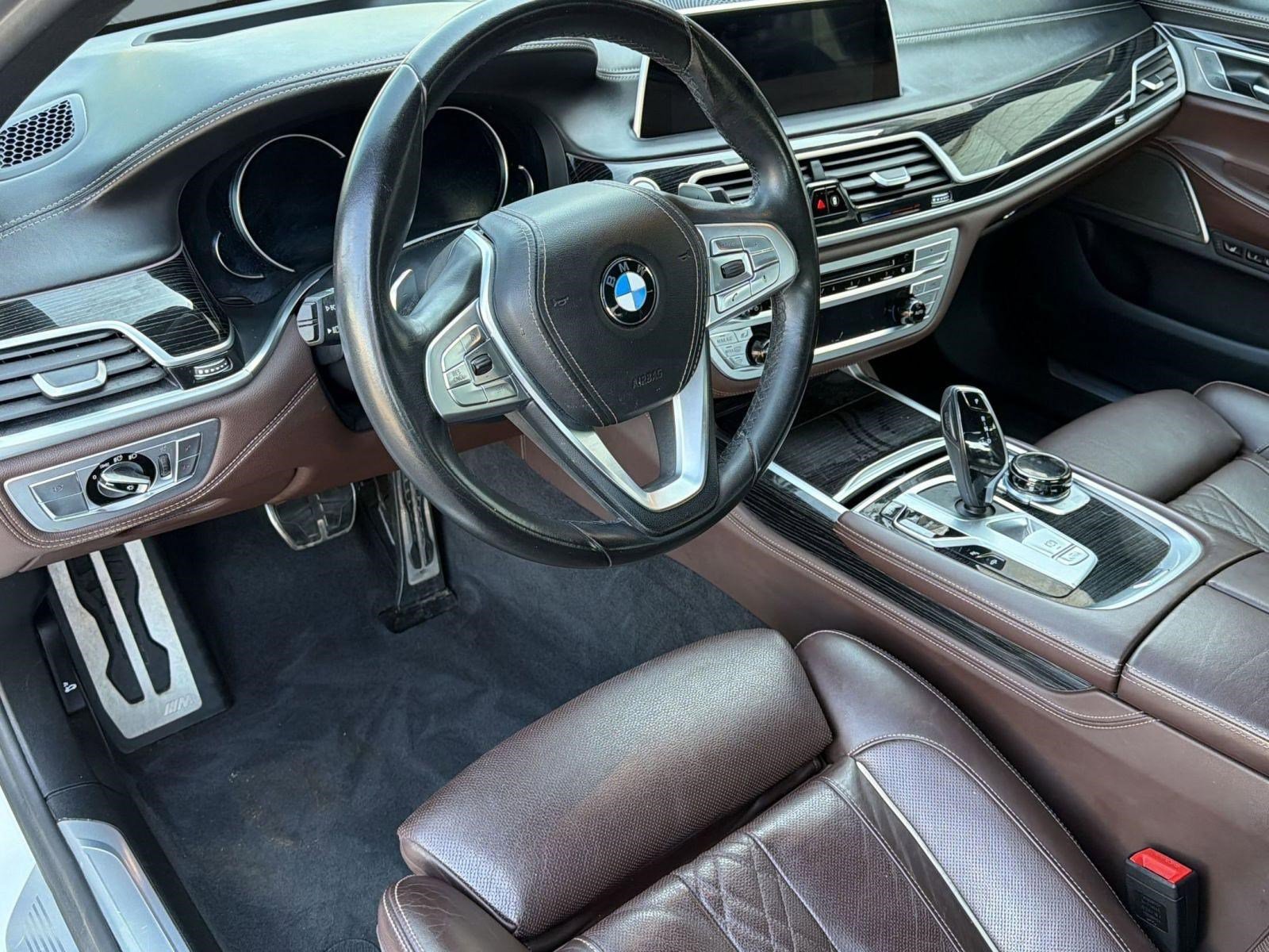 Used 2019 BMW 750i w/ Executive Package RWD image 4