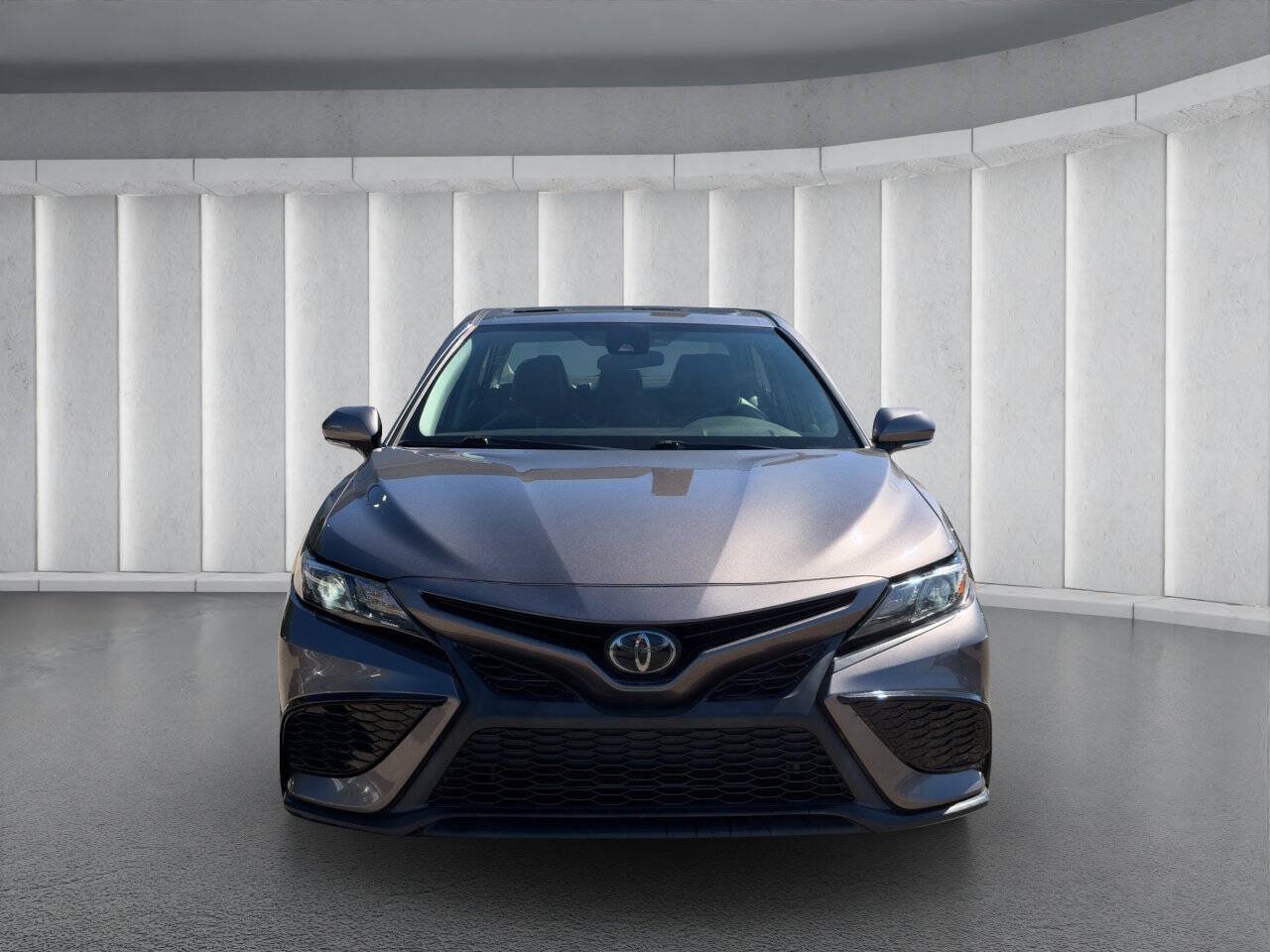 Used 2022 Toyota Camry SE w/ Cold Weather Package FWD image 8
