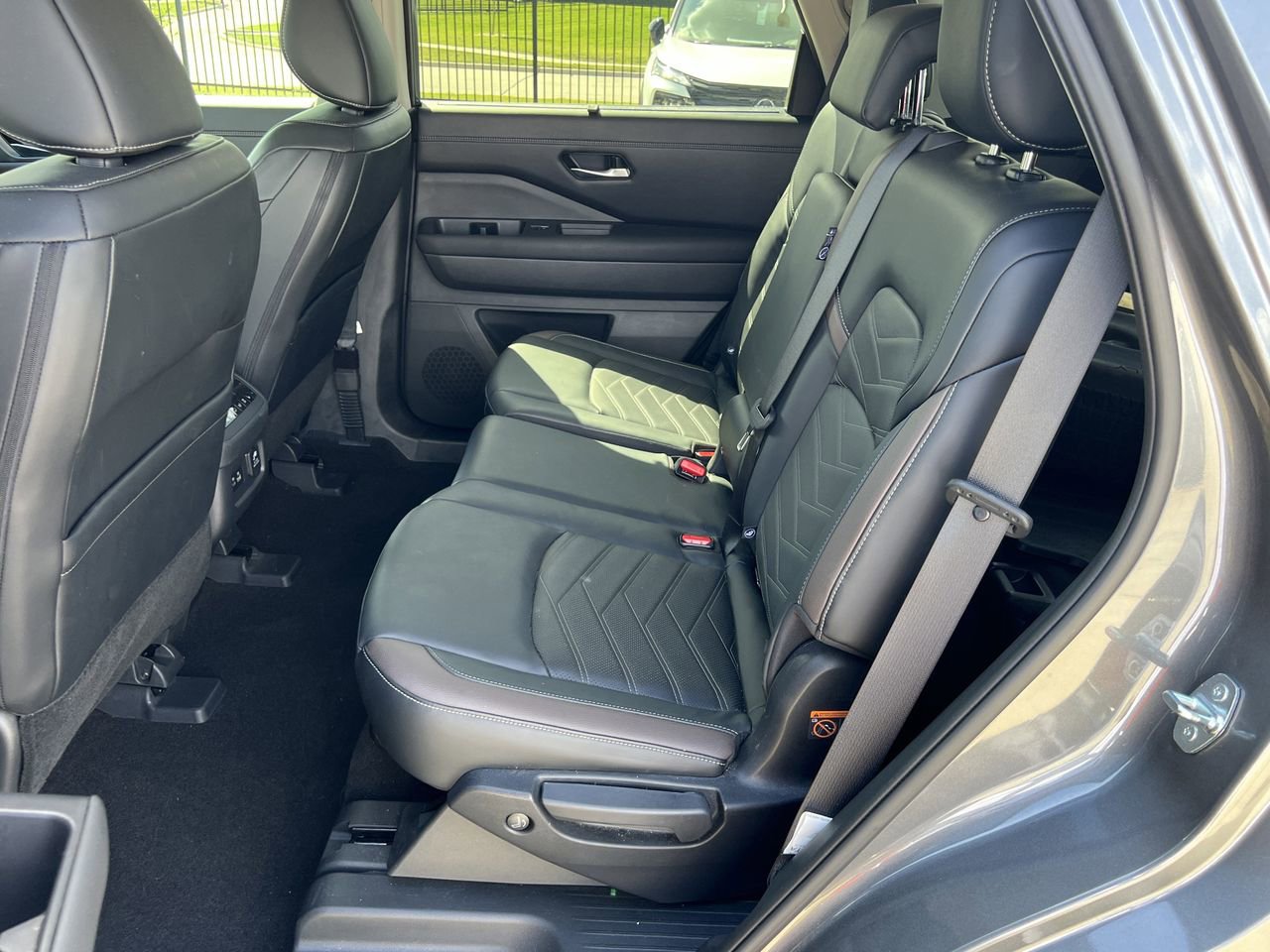 Certified 2023 Nissan Pathfinder Platinum w/ Black Appearance Package image 11