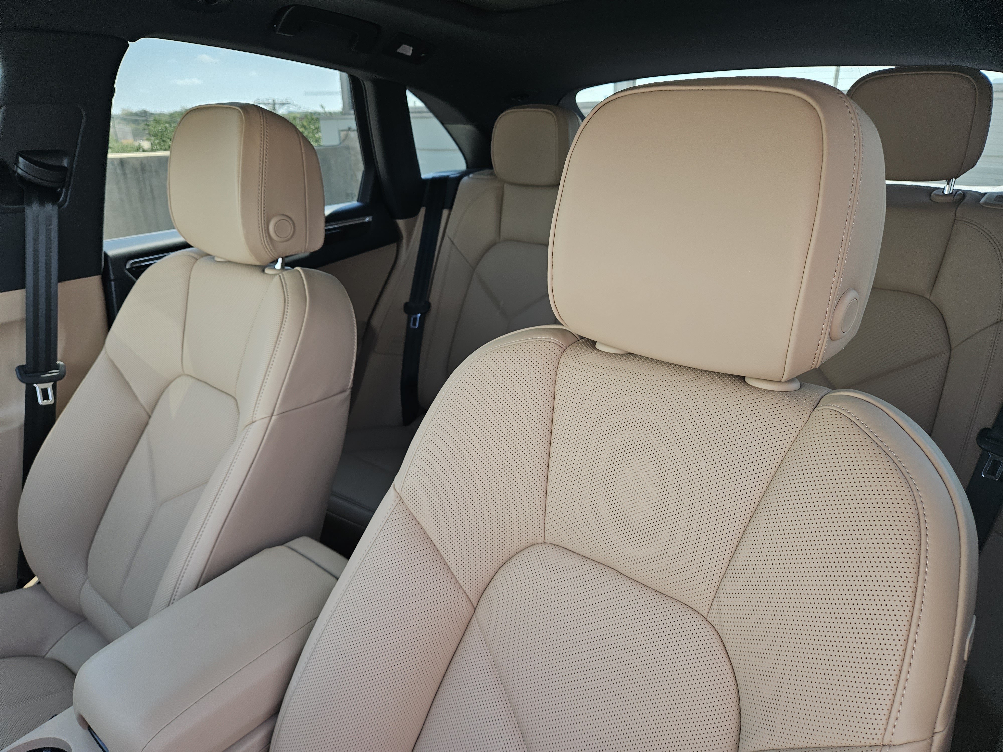 Certified 2026 Porsche Macan AWD/4WD image 6