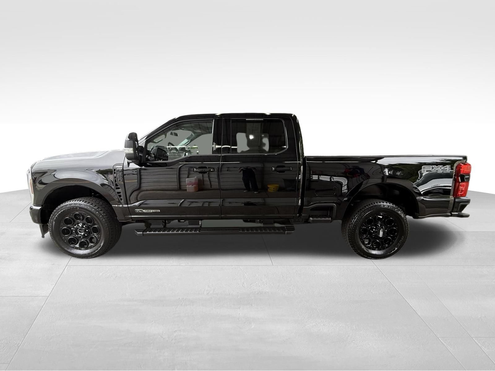 Used 2026 Ford F350 Lariat w/ Black Appearance Package AWD/4WD image 9