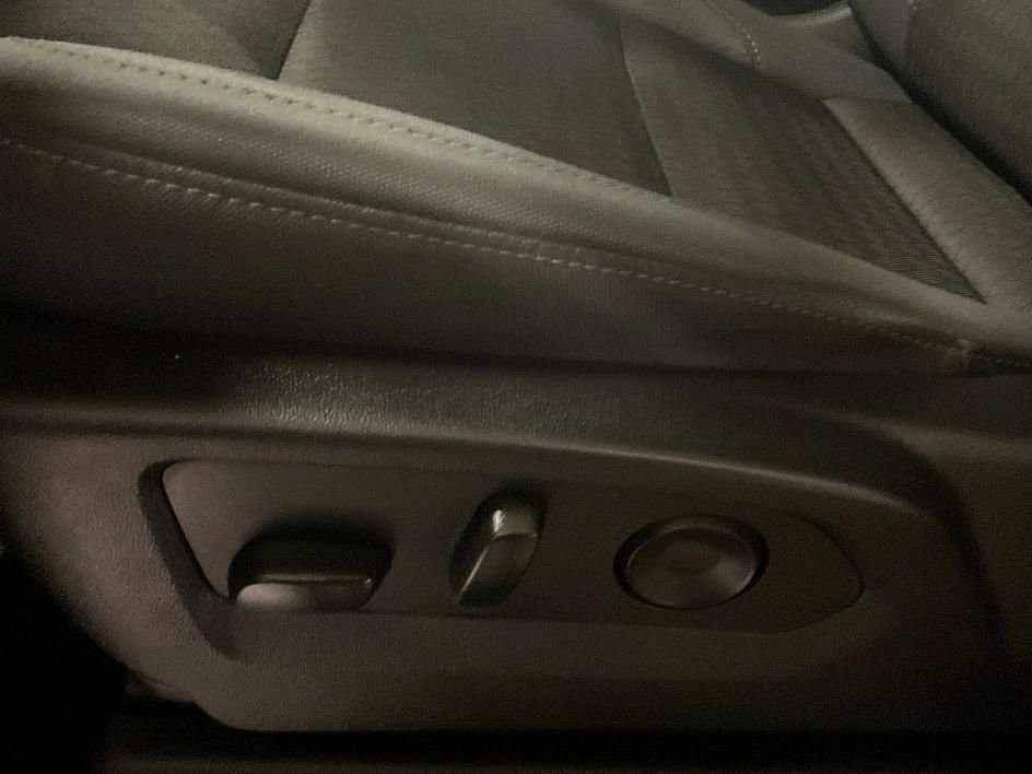 Used 2023 Chevrolet Silverado 1500 LT image 20