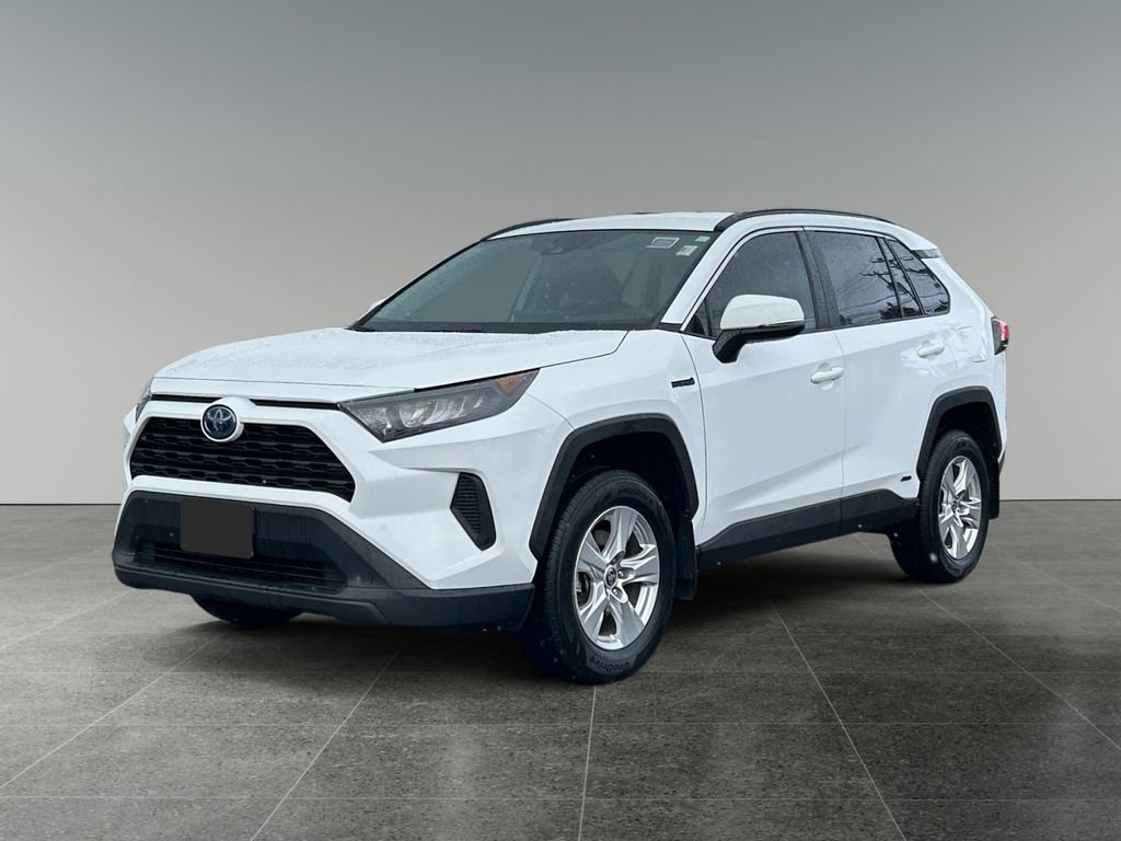 Used 2021 Toyota RAV4 LE image 3