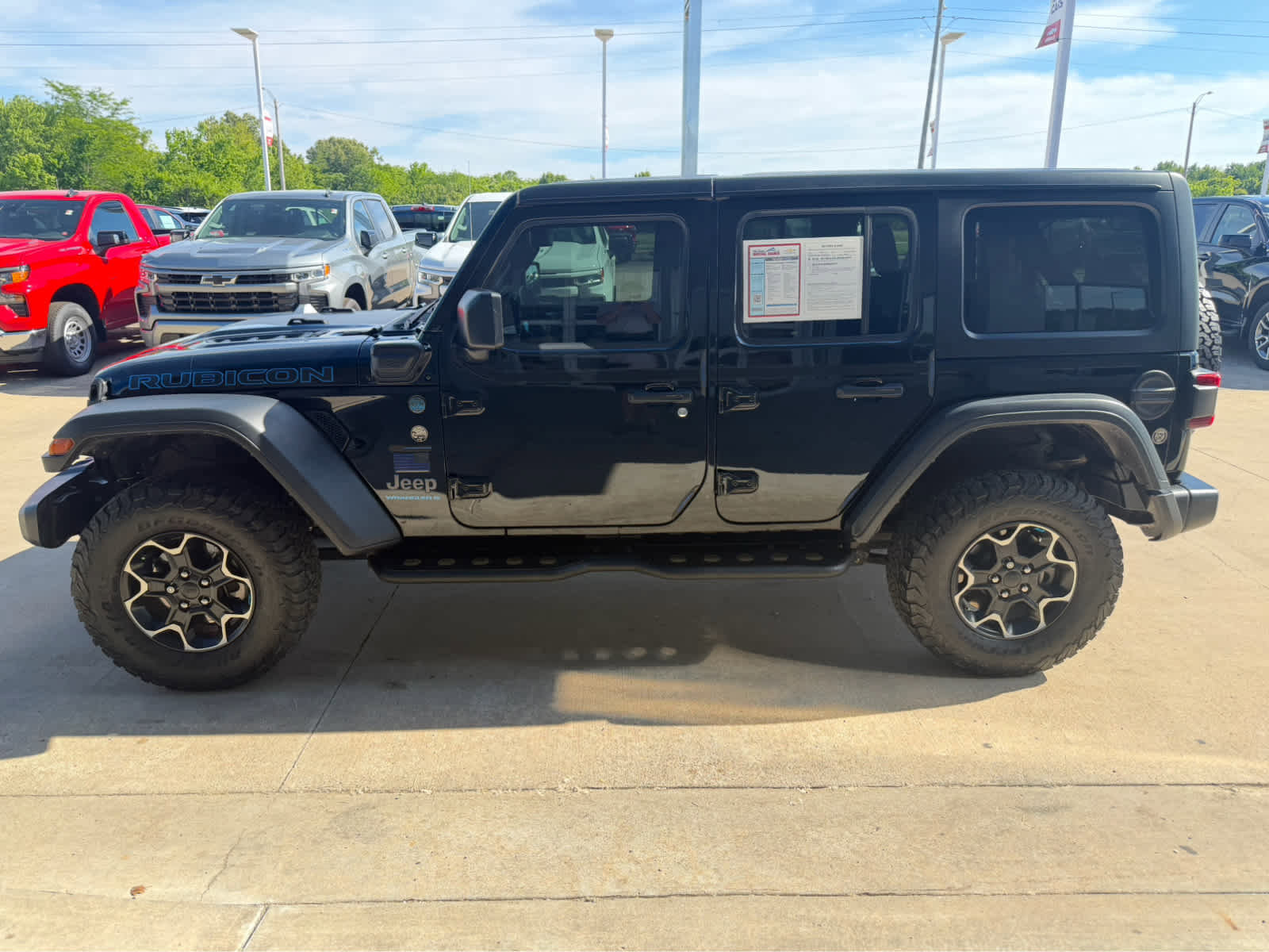 Used 2023 Jeep Wrangler Unlimited Rubicon 4xe w/ Cold Weather Group AWD/4WD image 3