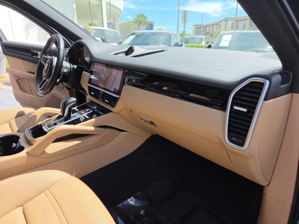Used 2021 Porsche Cayenne Coupe image 24