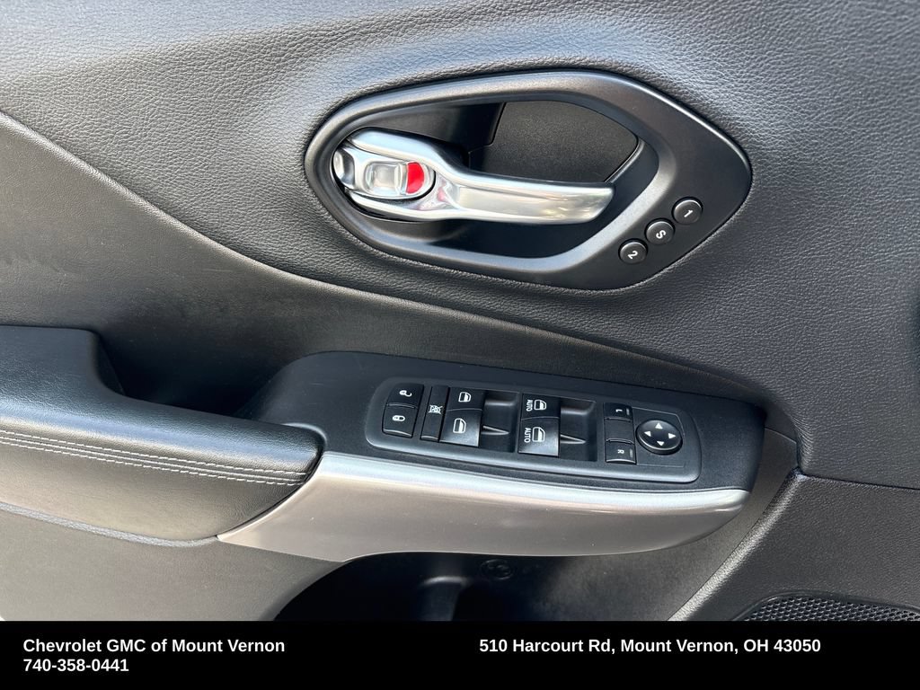Used 2019 Jeep Cherokee Limited AWD/4WD image 14