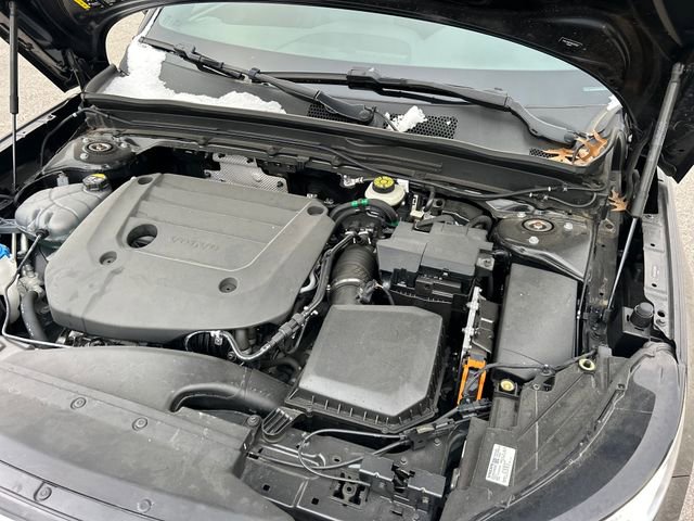 Used 2024 Volvo XC40 B5 Core image 31