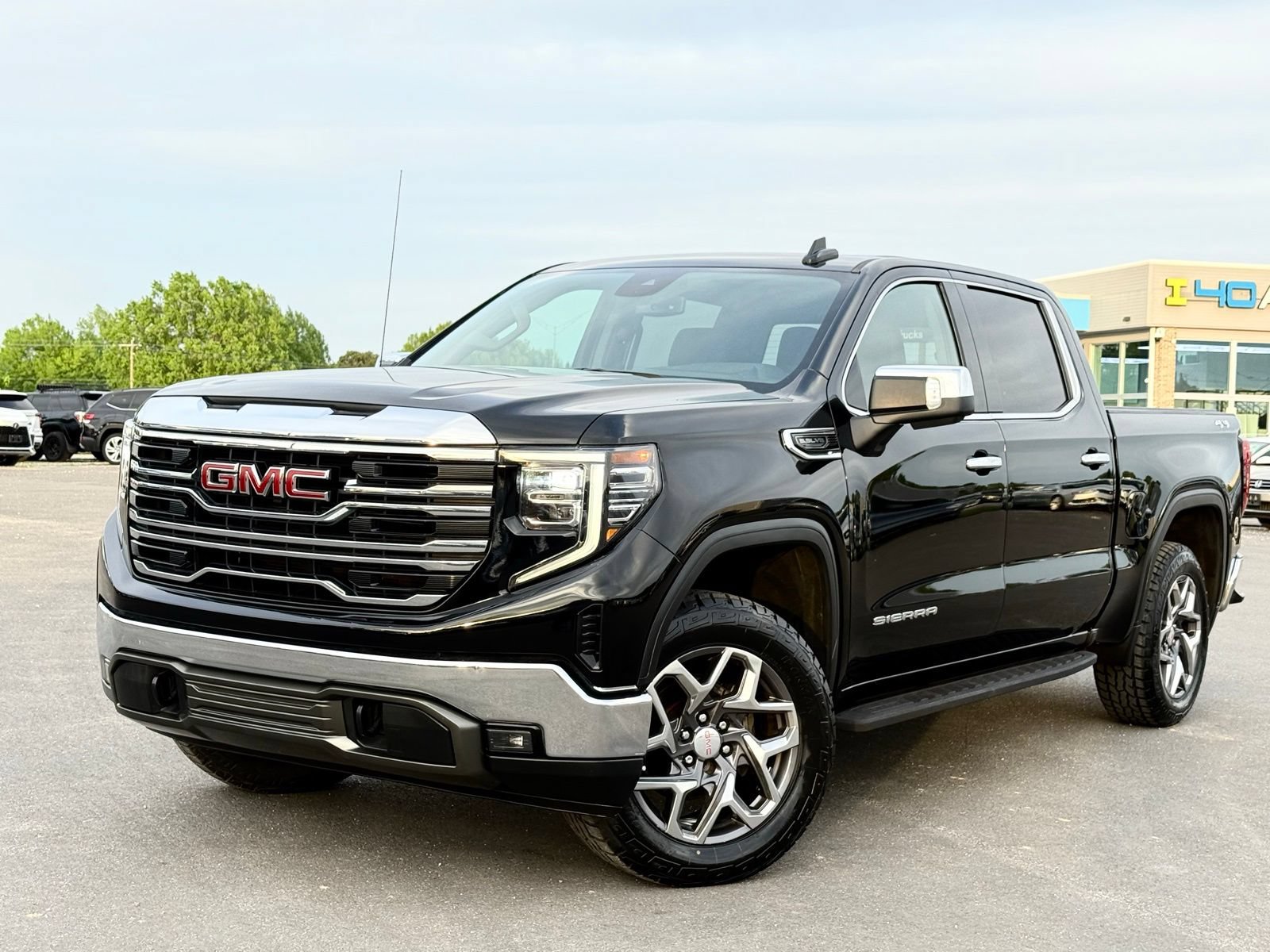 Used 2022 GMC Sierra 1500 SLT w/ SLT Convenience Package AWD/4WD image 1