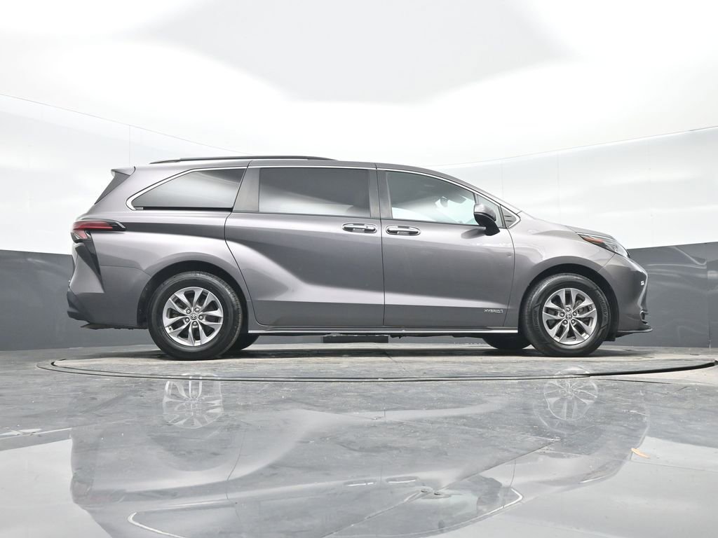 Used 2021 Toyota Sienna XLE image 31