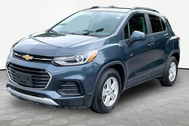 Used 2022 Chevrolet Trax LT w/ LT Convenience Package FWD image 3