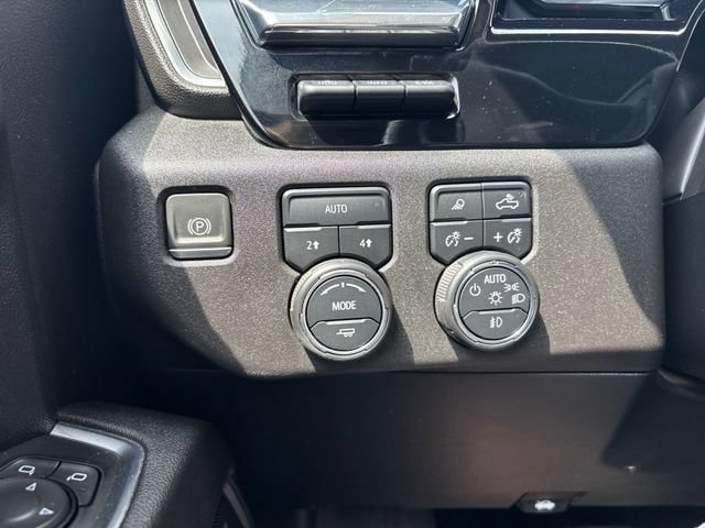 Certified 2023 Chevrolet Silverado 1500 LTZ w/ Technology Package AWD/4WD image 18