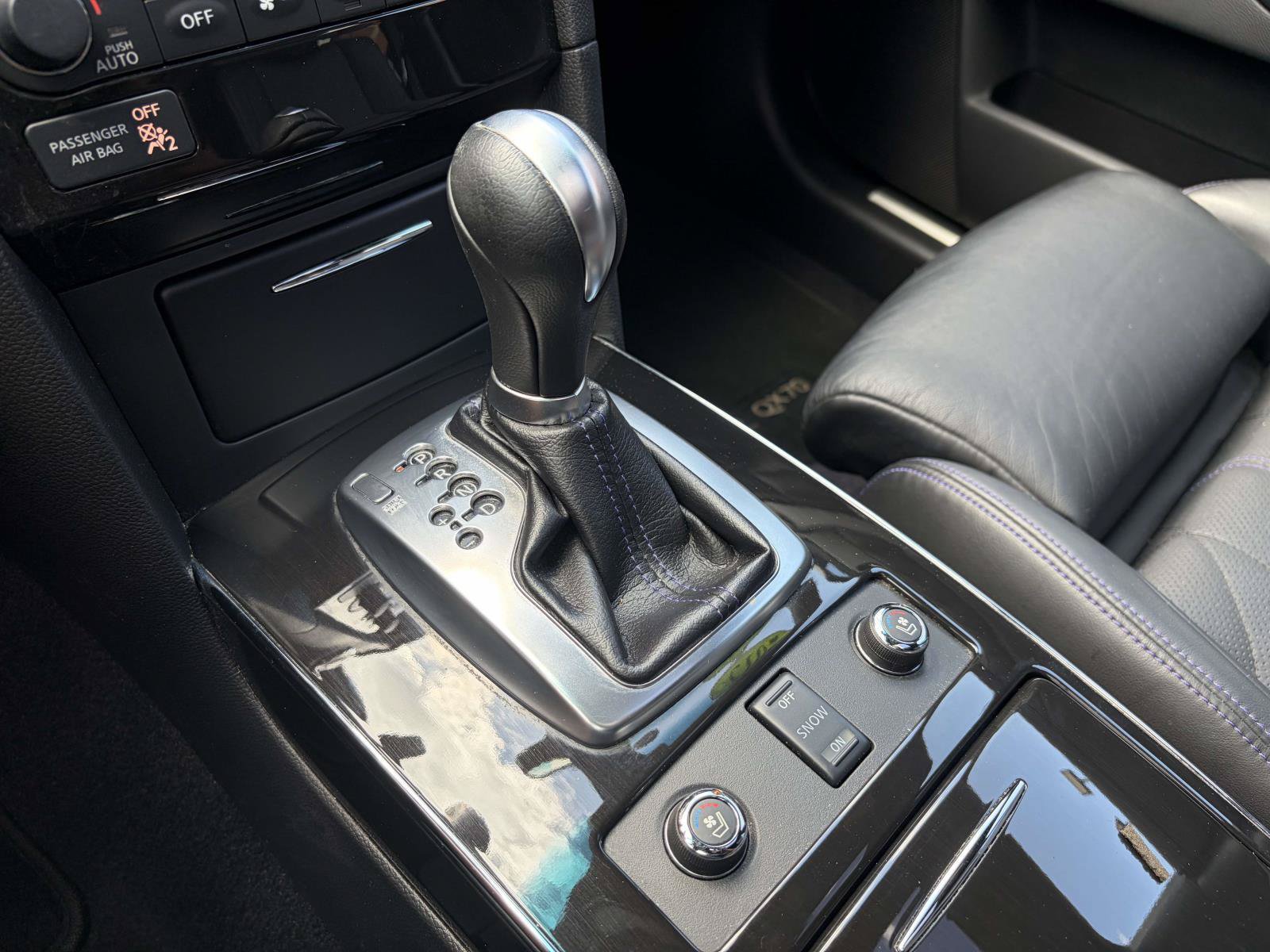 Used 2015 INFINITI QX70 AWD w/ Premium Package image 16