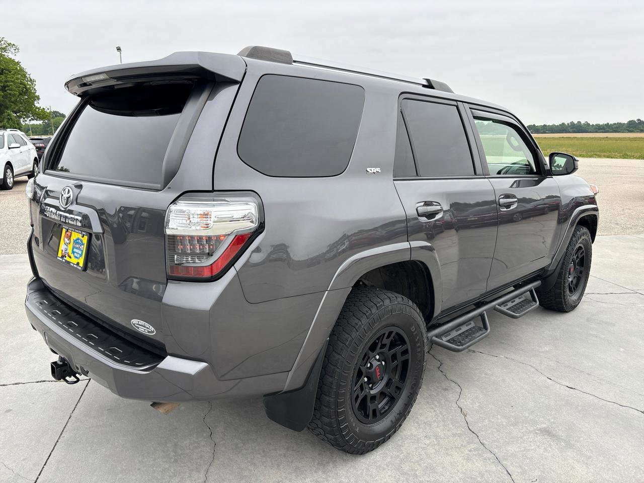 Used 2022 Toyota 4Runner SR5 AWD/4WD image 4