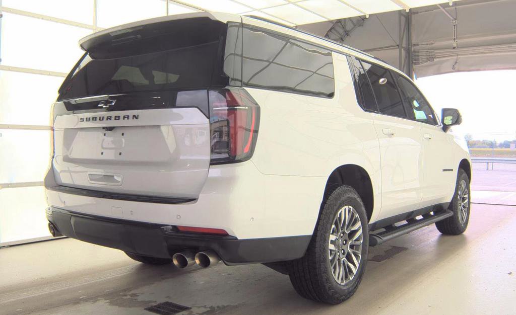 Used 2025 Chevrolet Suburban Z71 AWD/4WD image 9