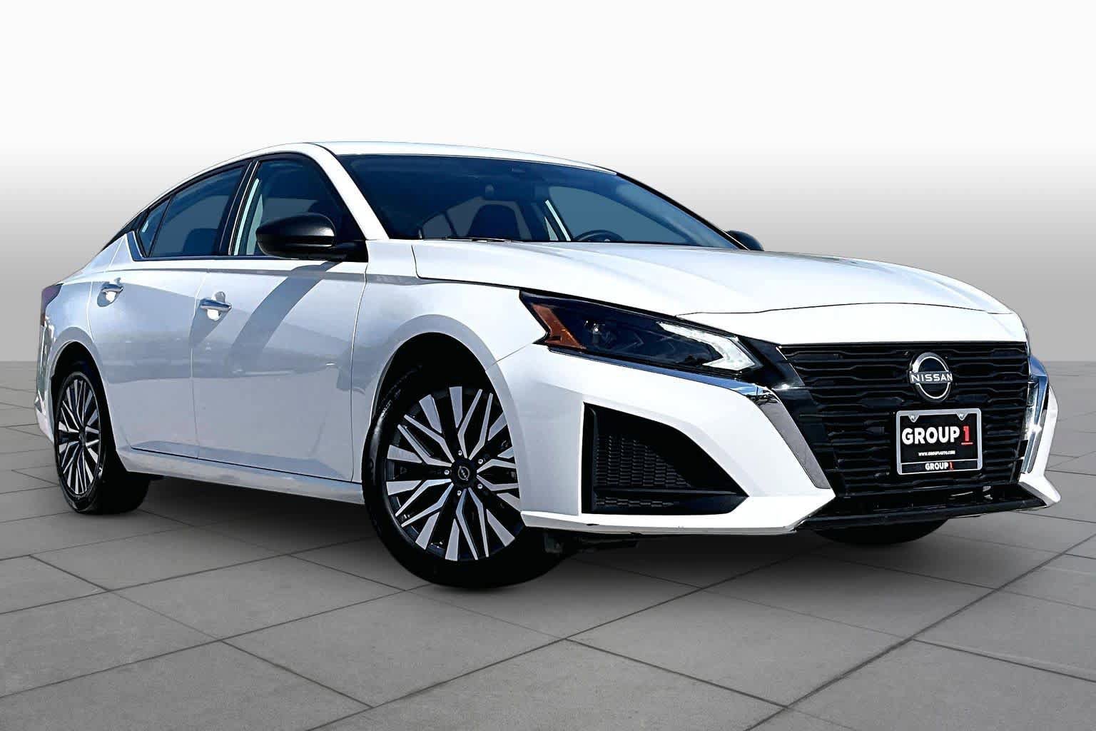 Used 2025 Nissan Altima 2.5 SV FWD image 3