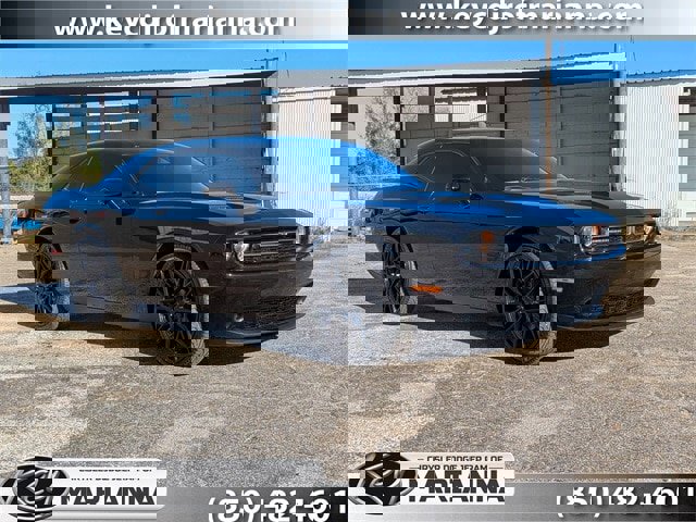 Used 2023 Dodge Challenger SXT image 1