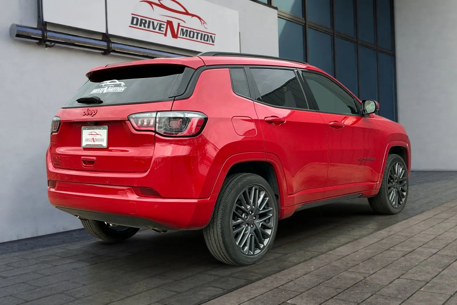 Used 2023 Jeep Compass Limited image 4
