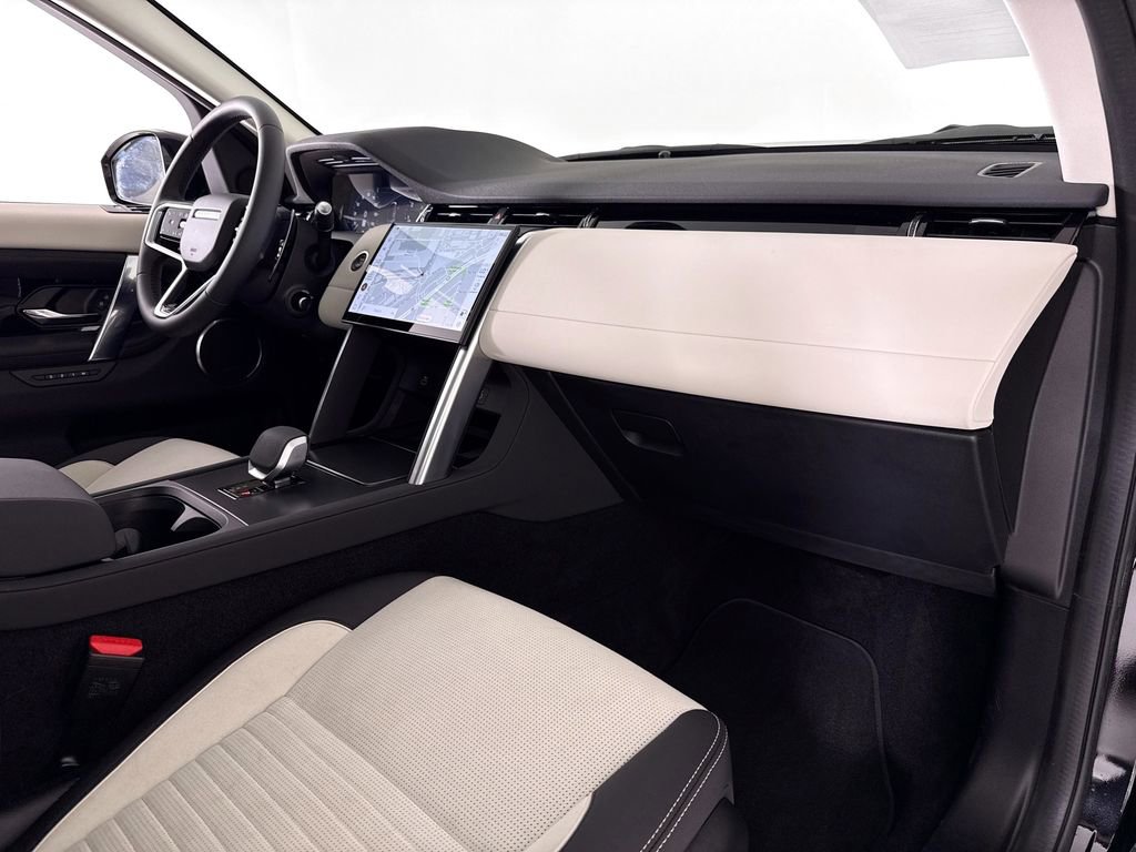 Used 2025 Land Rover Discovery Sport S image 13