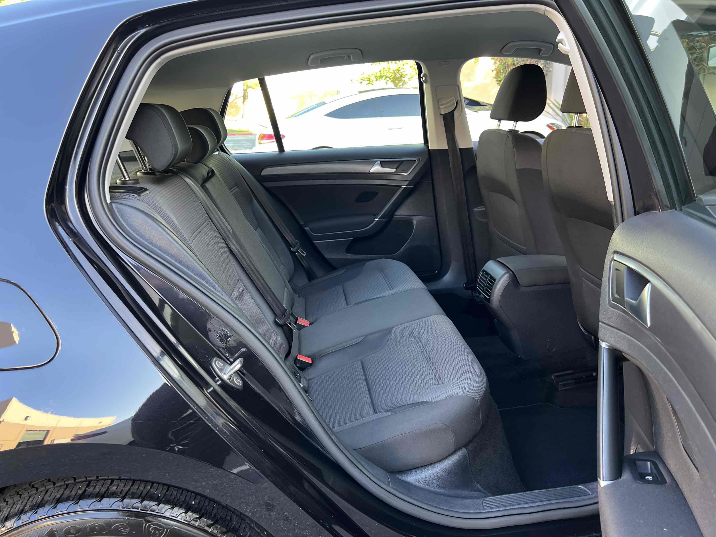 Used 2019 Volkswagen e-Golf SE w/ Driver Assistance Package FWD image 33