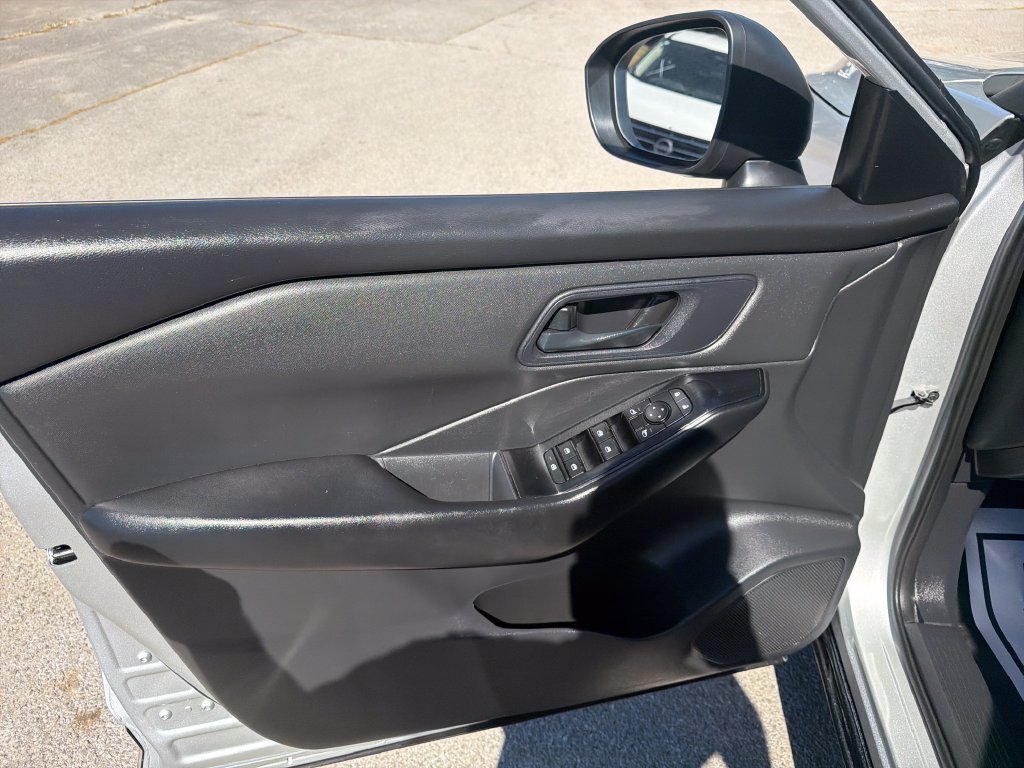 Used 2024 Nissan Rogue S AWD/4WD image 11