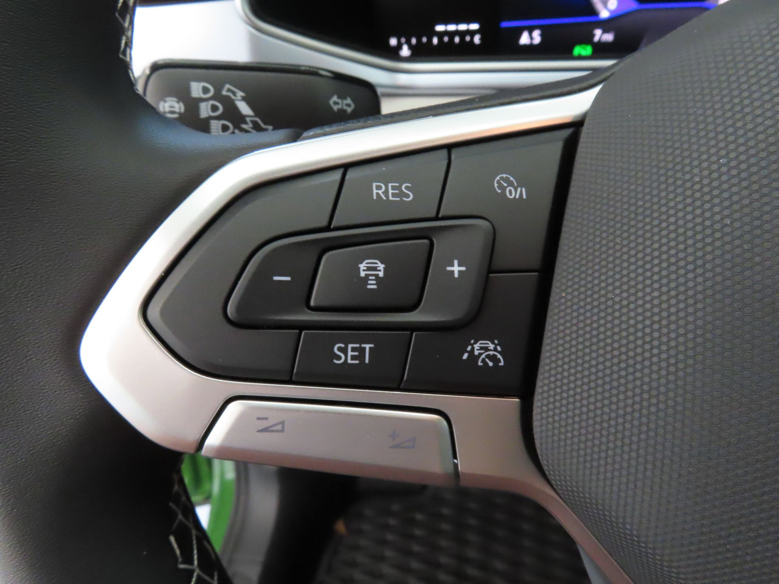 New 2025 Volkswagen Taos SE image 14