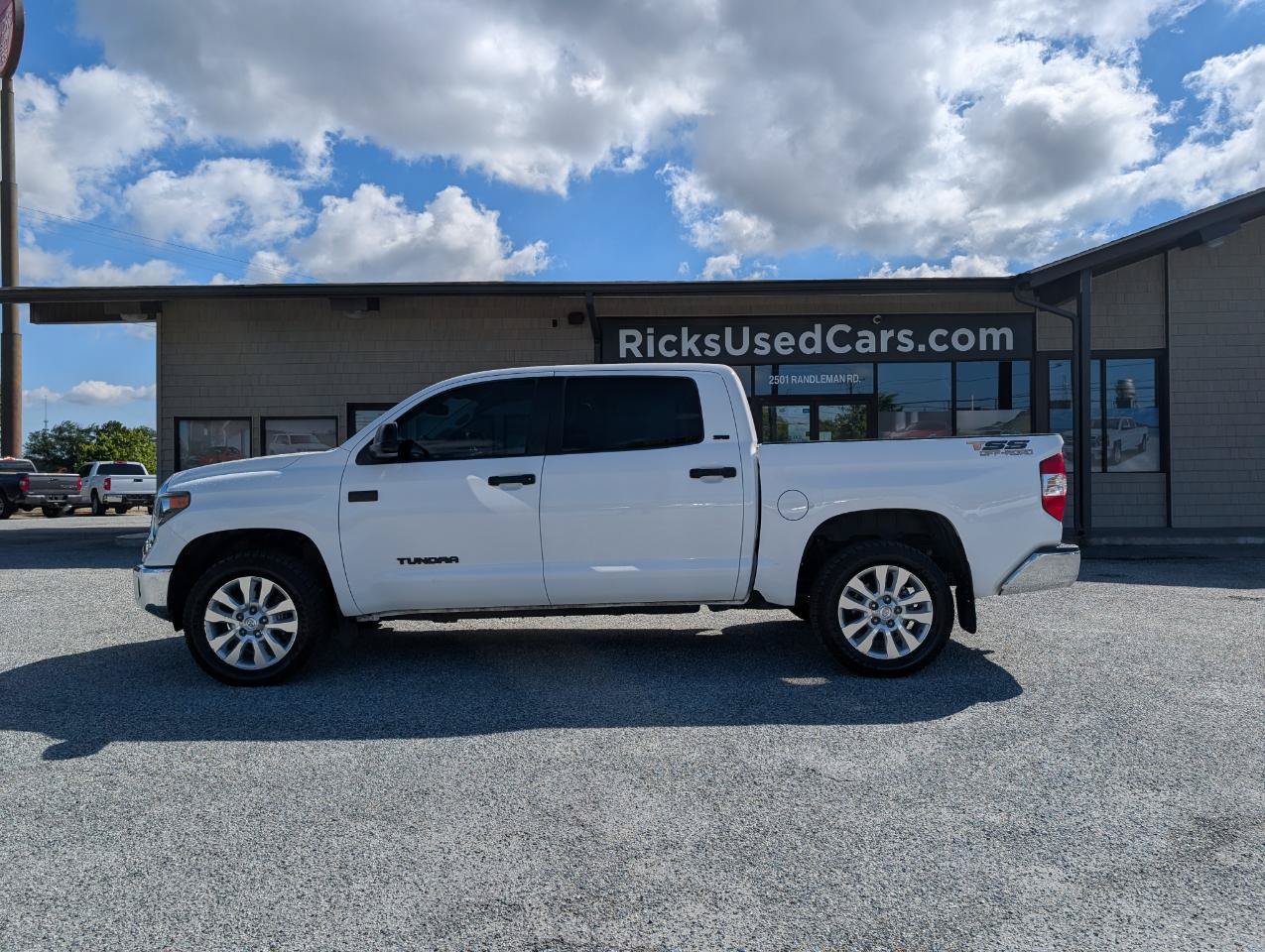 Used 2018 Toyota Tundra SR5 w/ SR5 Upgrade Package AWD/4WD image 11