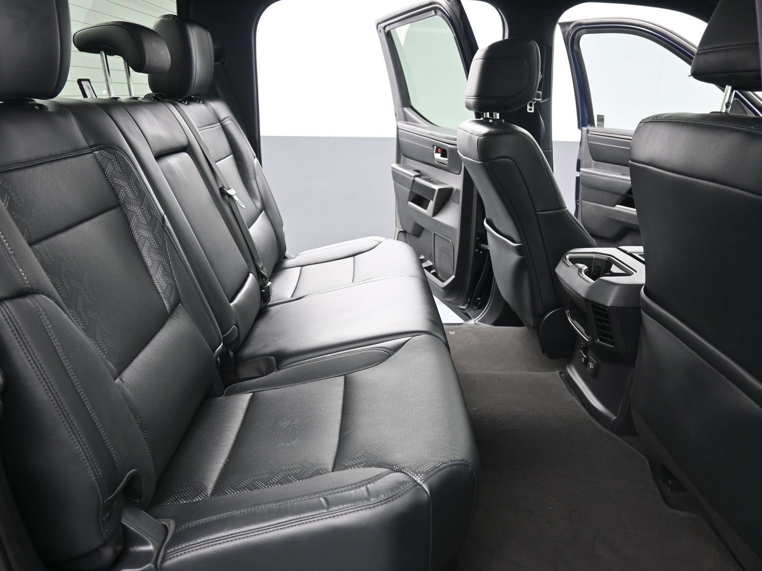 Used 2025 Toyota Tundra Limited AWD/4WD image 29