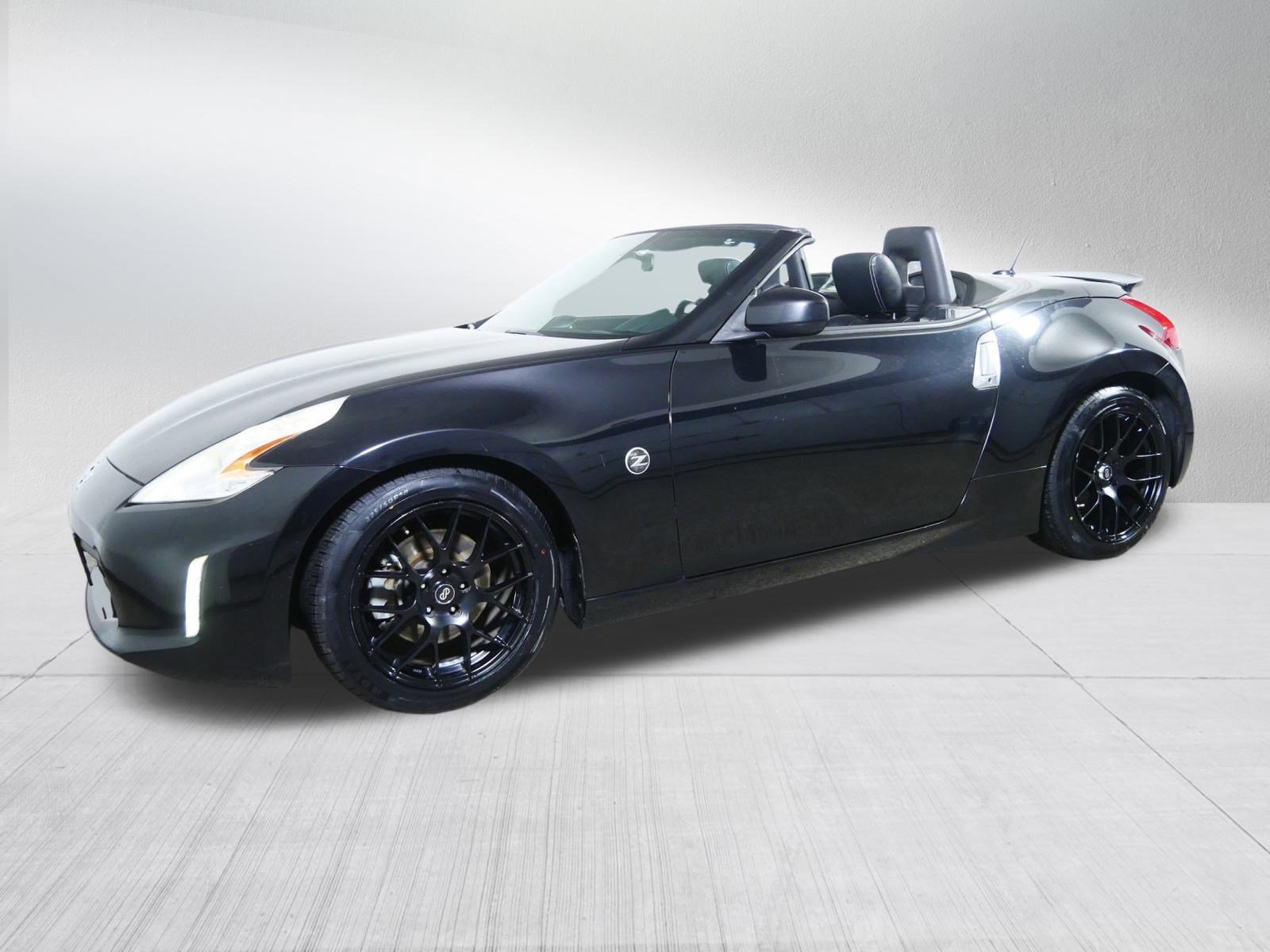 Used 2014 Nissan 370Z Roadster image 3