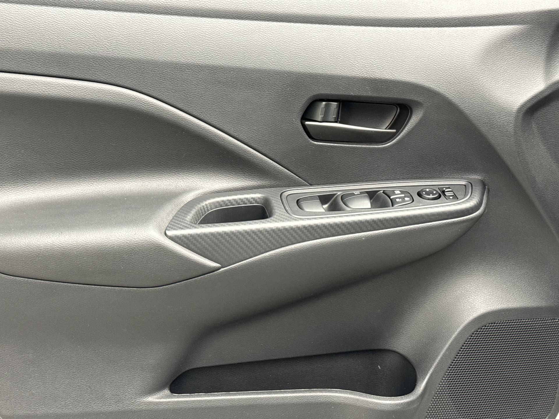 Used 2024 Nissan Versa S FWD image 9