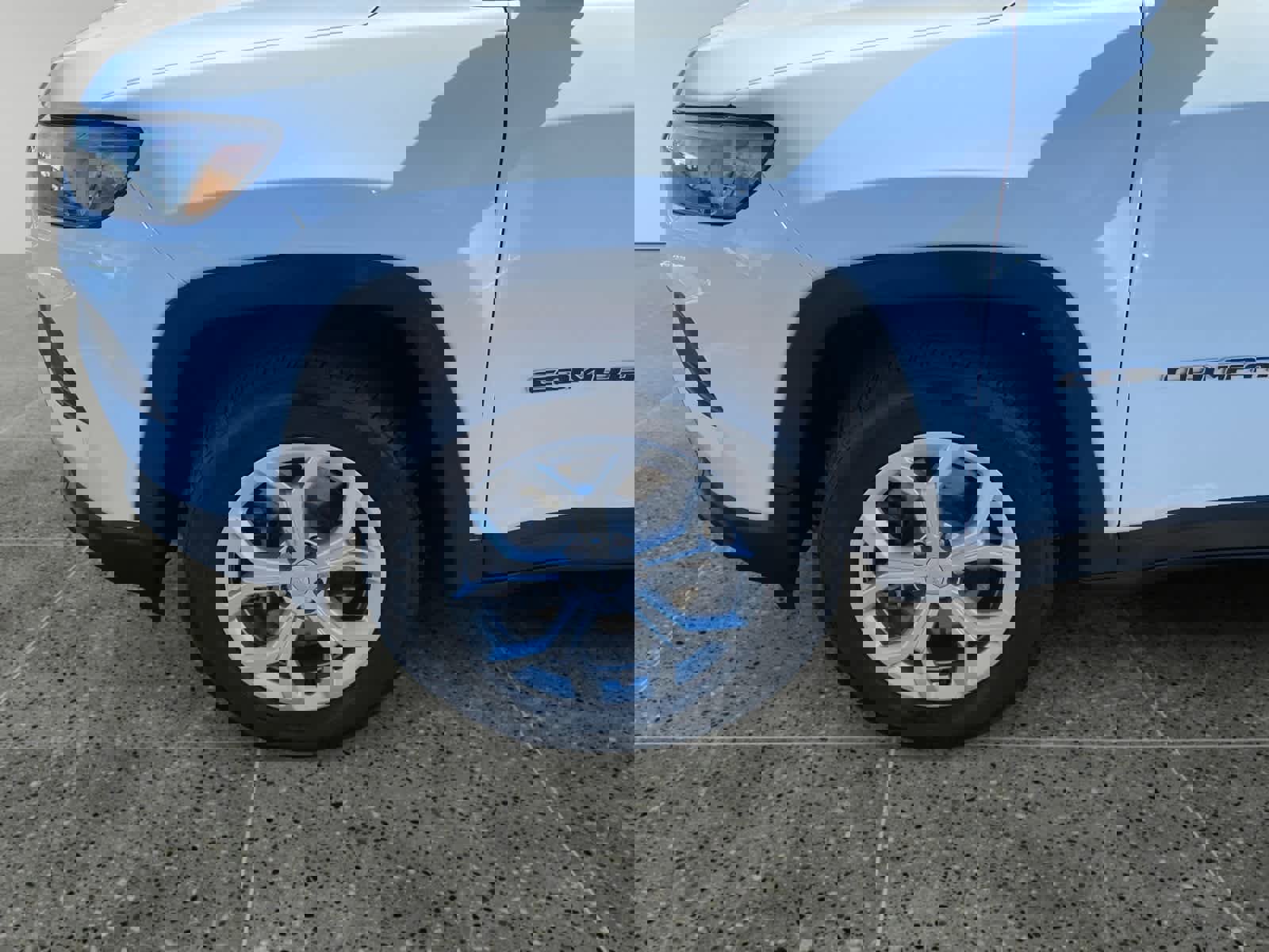 Used 2024 Jeep Compass Latitude image 14