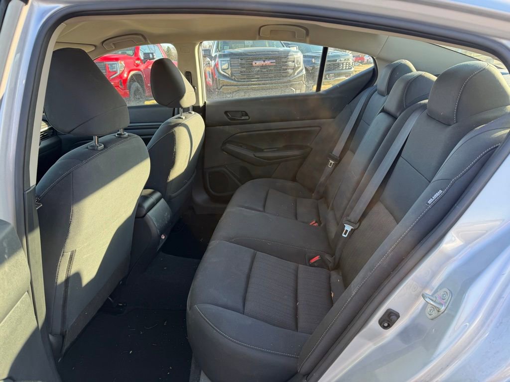 Used 2024 Nissan Altima 2.5 SV image 7